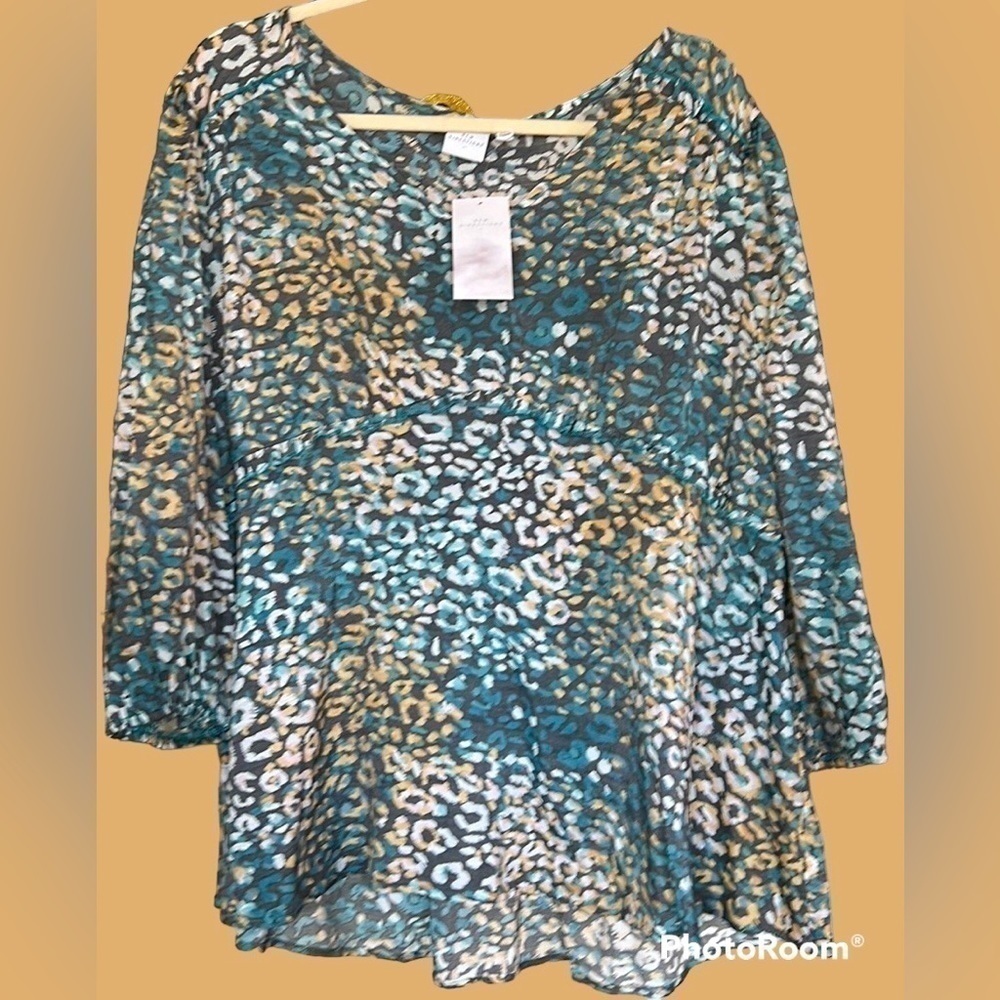 NEW DIRECTIONS Dark-Golanma Abalone Sky, Empire Waist Top, Size Large, NWT.